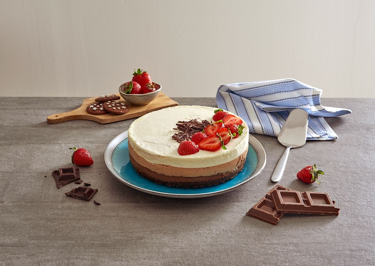 Torta ai 3 cioccolati - la ricetta che triplica la golosita Torta ai 3 cioccolati - la ricetta che triplica la golosita